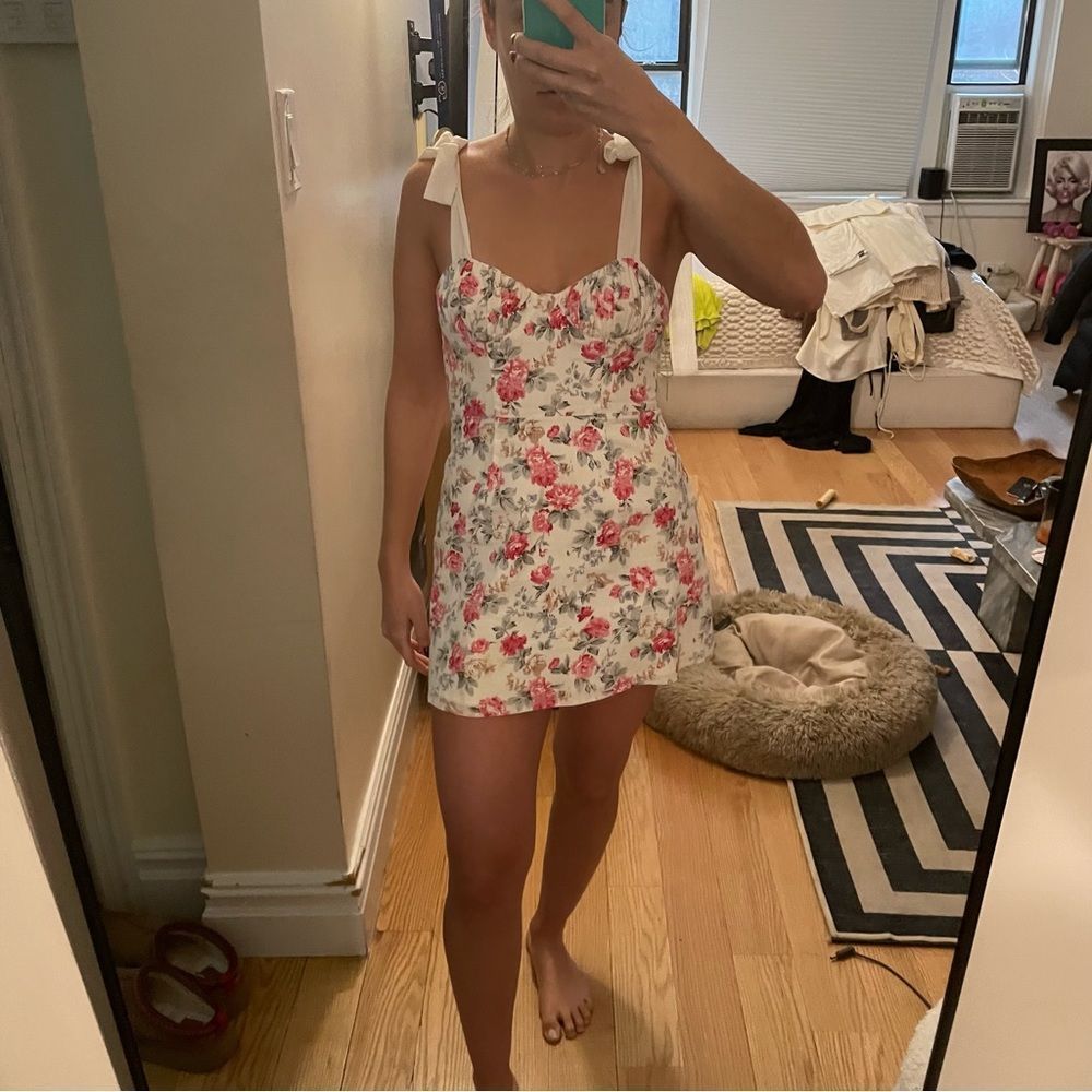 Beginning boutique AUS6 floral mini dress with bowtie straps and zipper back